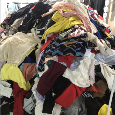 工廠品牌雜款衣服按斤稱(chēng)直播服裝貨源低價(jià)批發(fā)庫(kù)存尾貨論斤稱(chēng)外理